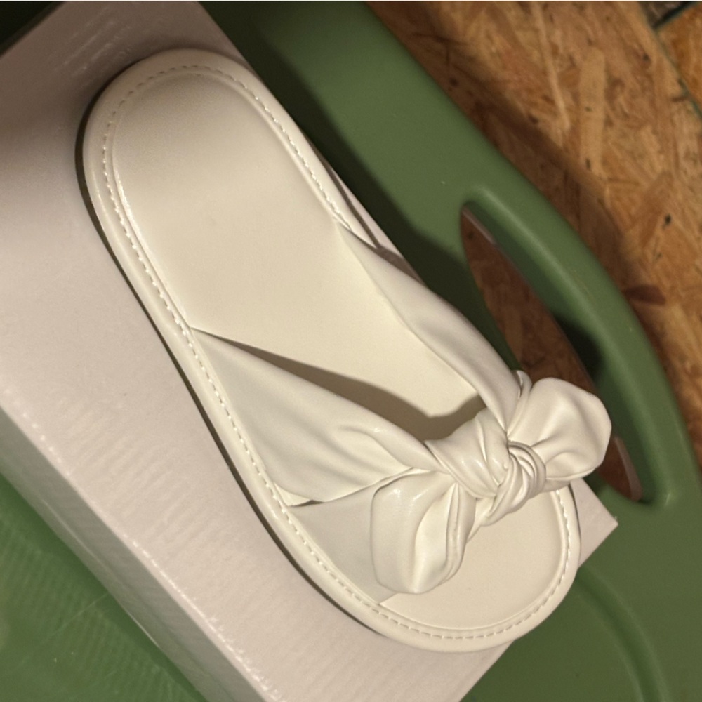 Source Unknown Cream Kids Slide Sandals